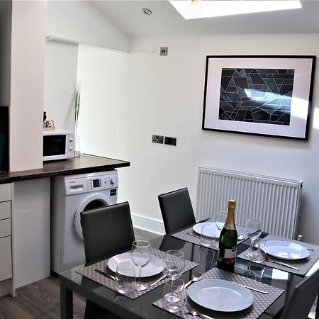 Victoria 4 Bedroom Serviced House Short Lets - Near Northampton Gen Hosp & Town Centre Buitenkant foto