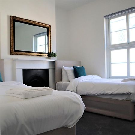 Victoria 4 Bedroom Serviced House Short Lets - Near Northampton Gen Hosp & Town Centre Buitenkant foto