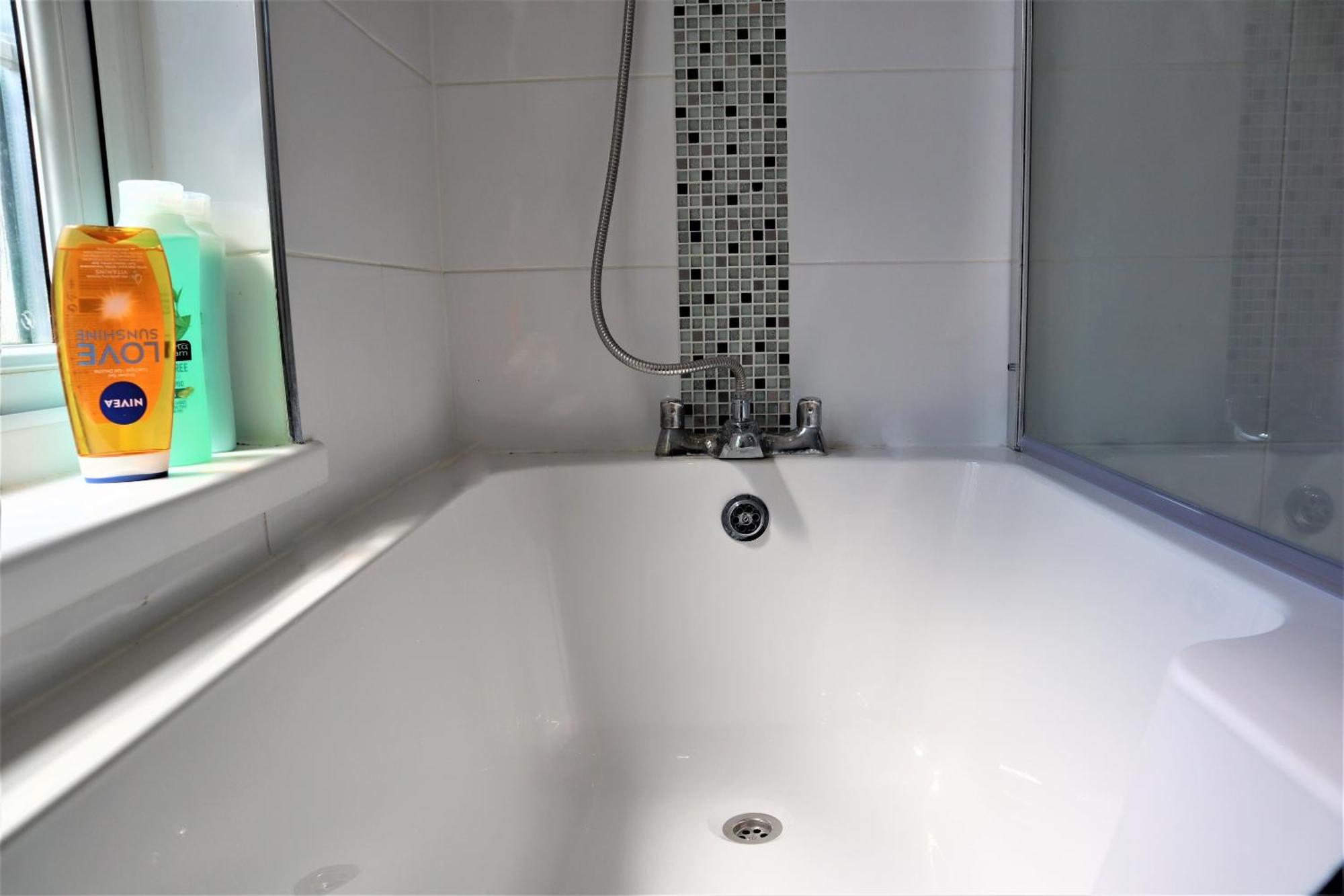 Victoria 4 Bedroom Serviced House Short Lets - Near Northampton Gen Hosp & Town Centre Buitenkant foto