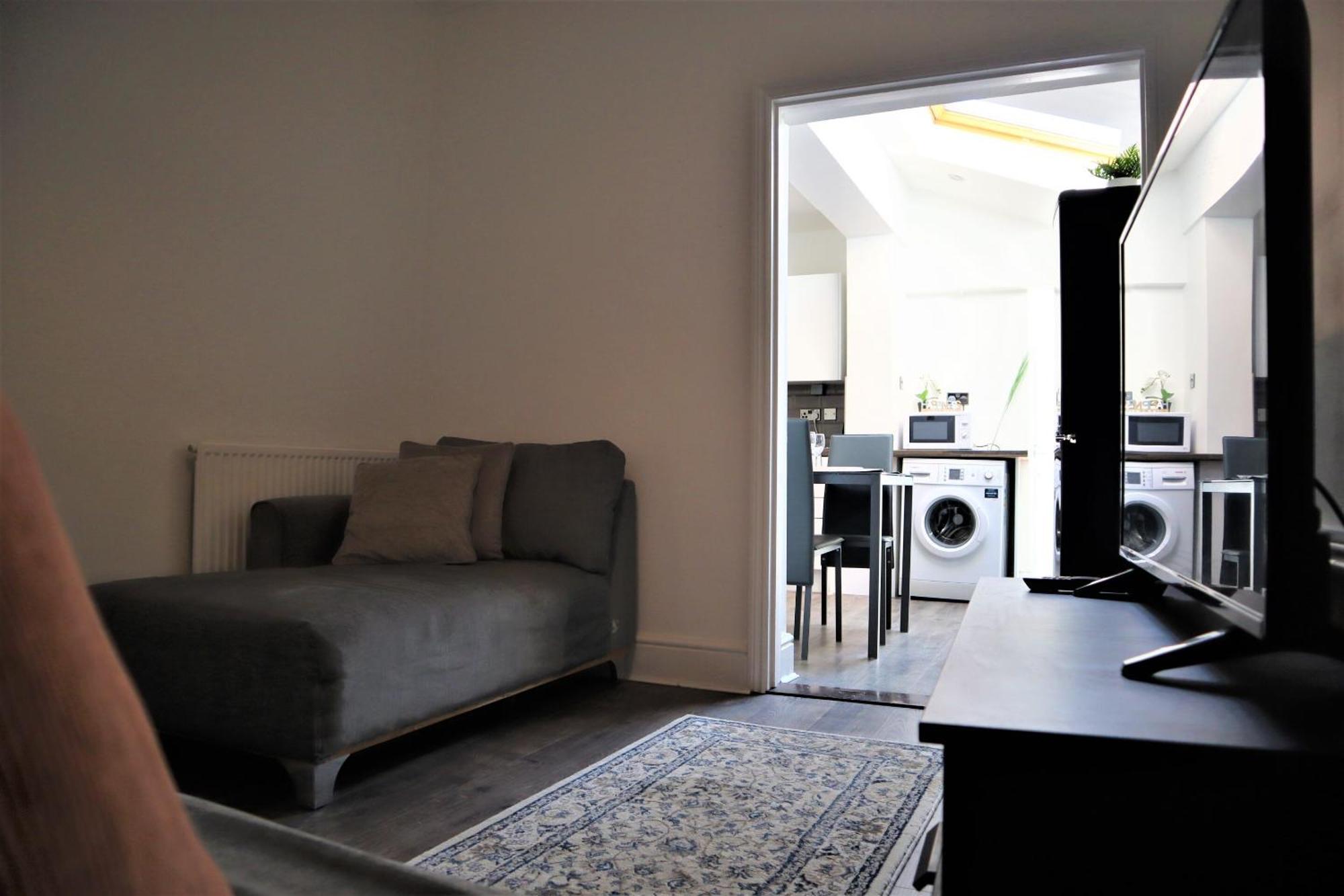 Victoria 4 Bedroom Serviced House Short Lets - Near Northampton Gen Hosp & Town Centre Buitenkant foto